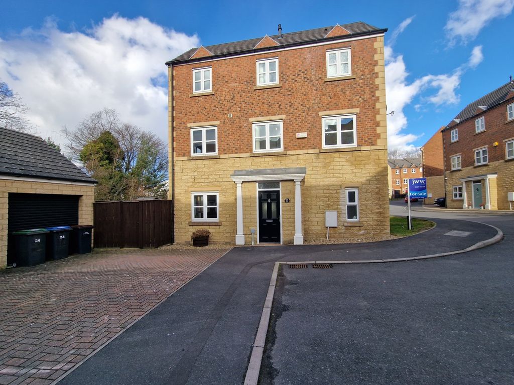 4 bed semidetached house for sale in Queens Gate, Consett, County