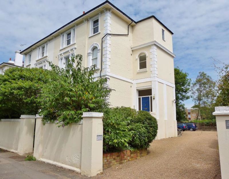 1 bed flat to rent in Uxbridge Road, Kingston Upon Thames KT1, £1,175