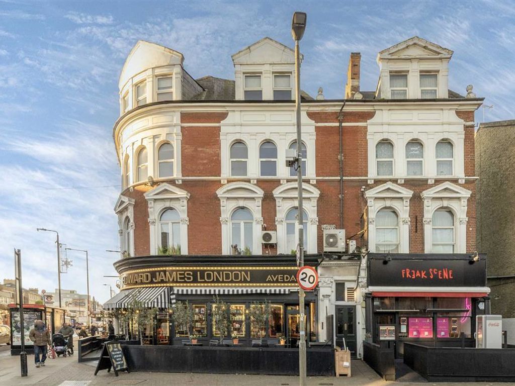 1 bed flat for sale in Balham High Road, London SW12, £385,000 Zoopla