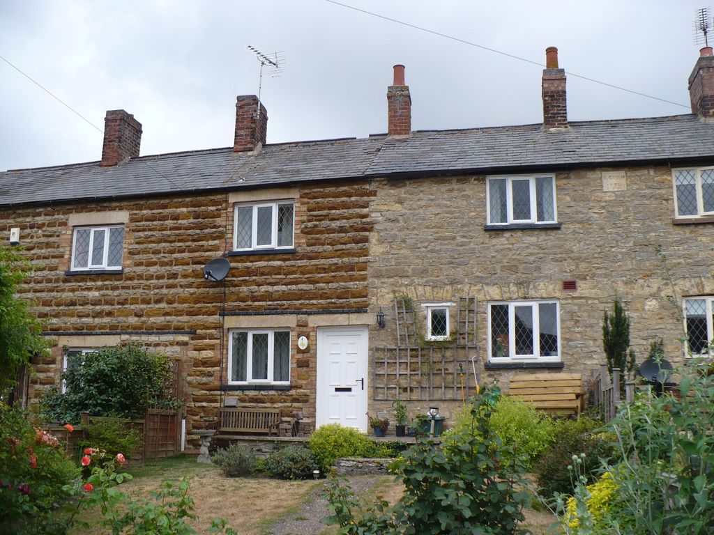 3 bed terraced house to rent in Church Street, Woodford, Kettering NN14