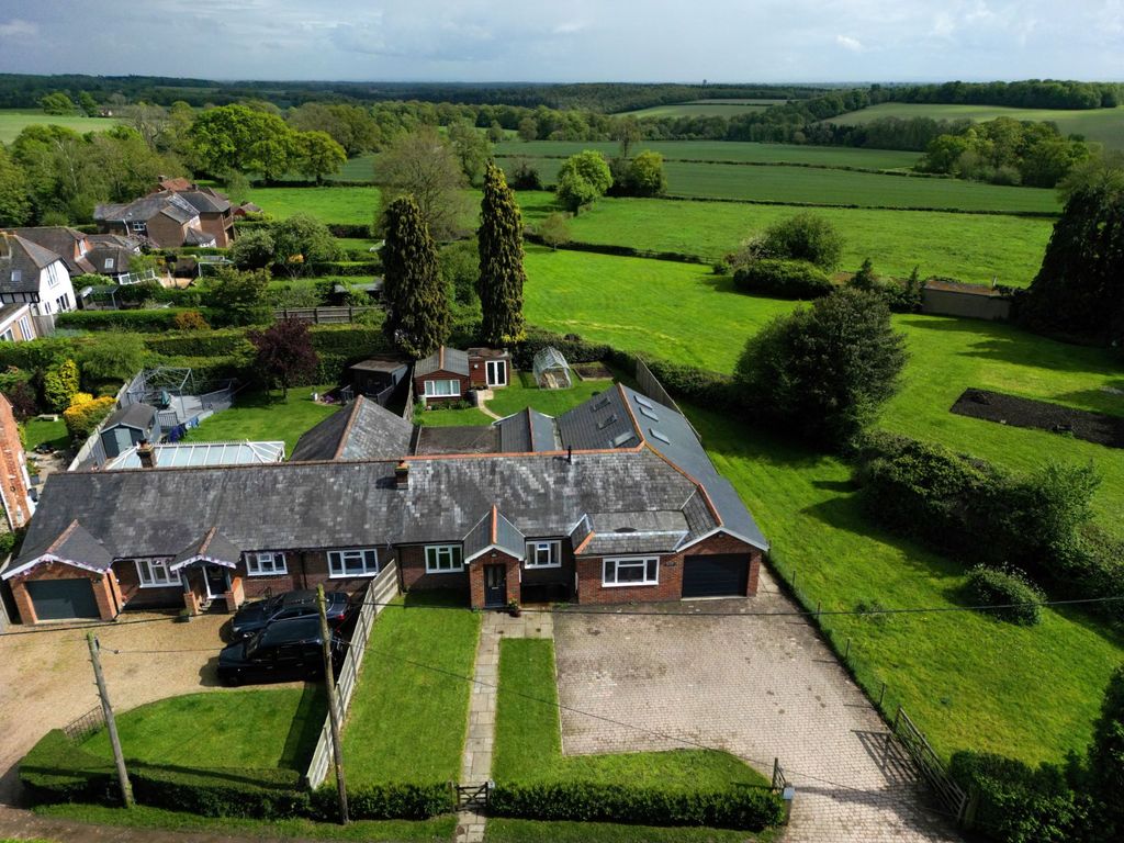 3 bed bungalow for sale in Dell Orchard, Winchmore Hill, Amersham