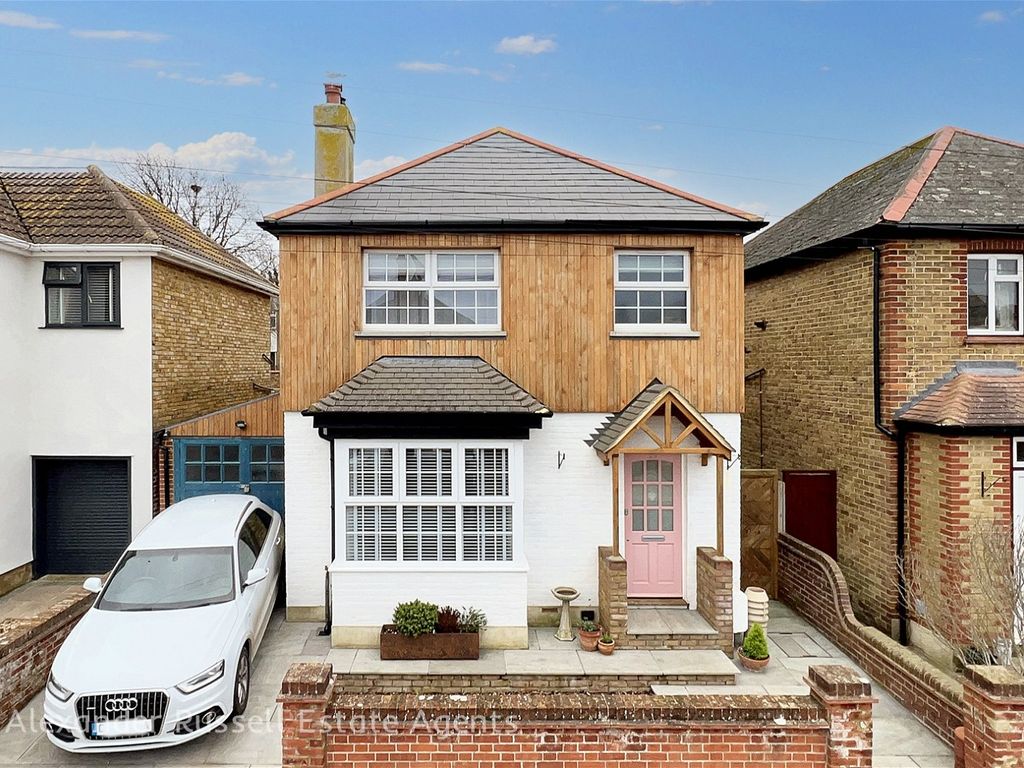 3 bed detached house for sale in Pegwell Avenue, Ramsgate CT11, £