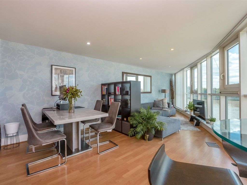 2 bed flat to rent in Hamilton House, St Wharf, Vauxhall SW8, £