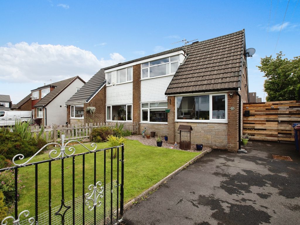 4 bed semidetached house for sale in Rossall Close, Padiham, Burnley