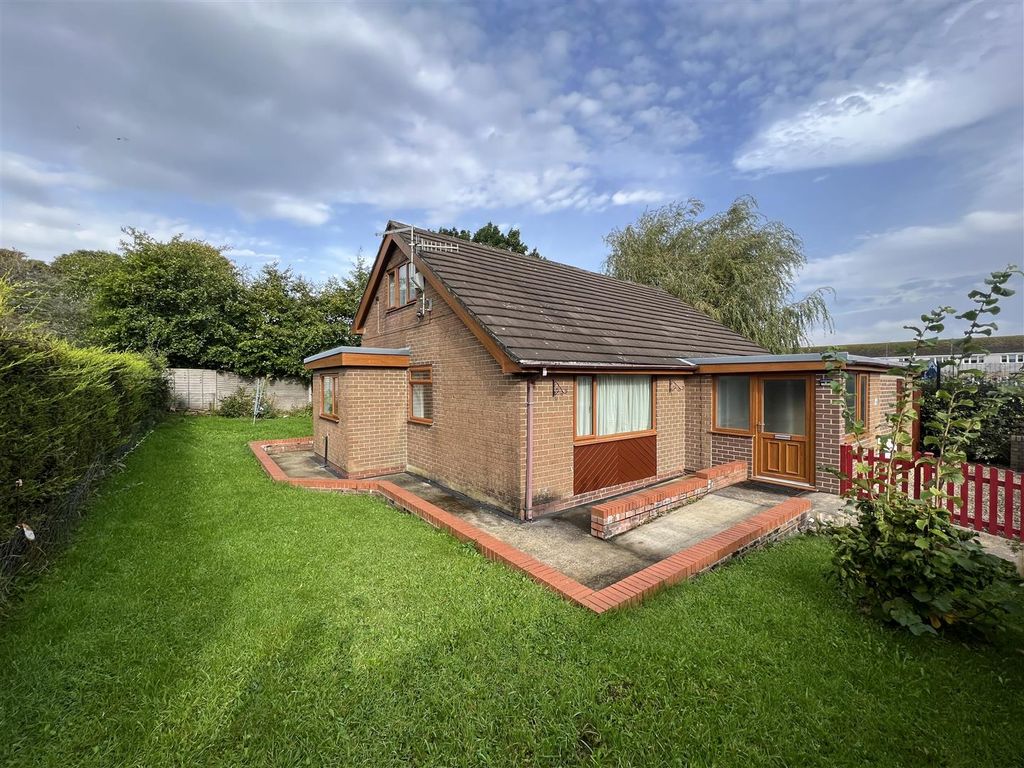3 bed detached bungalow for sale in Winster Mews, Glossop SK13, £269,000 Zoopla