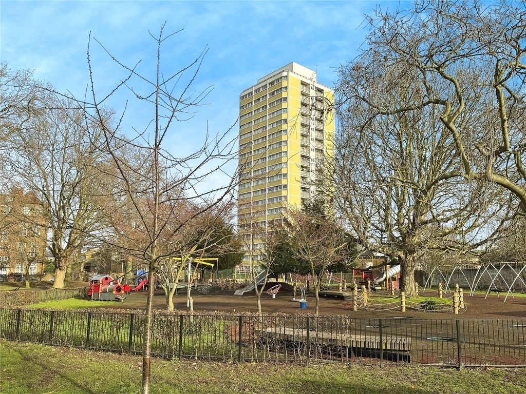 1 bed flat for sale in Vauxhall Lawn Lane, London SW8, £280,000 Zoopla