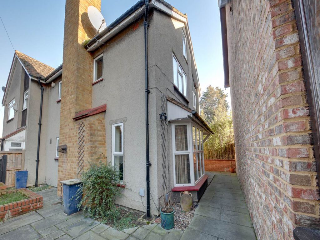 Farnan Avenue, London E17  