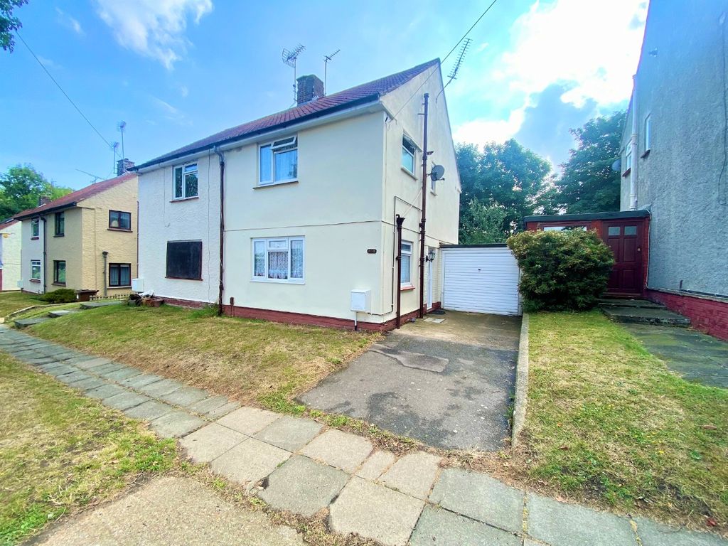 2 bed semidetached house to rent in Featherby Road, Gillingham ME8