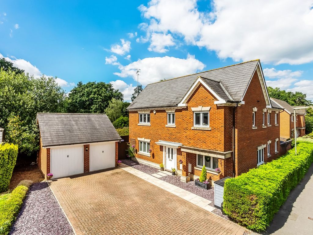 4 bed detached house for sale in The Hollies, Oxted RH8, £1,000,000
