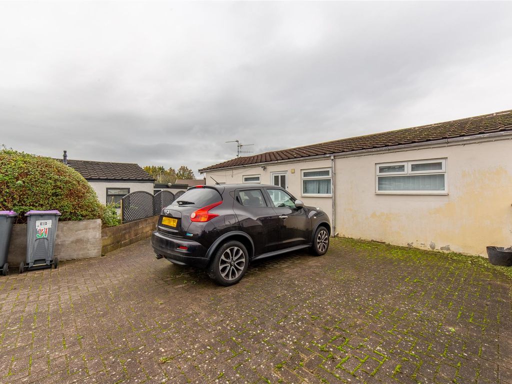3 bed semidetached bungalow for sale in Clairwain, New Inn, Pontypool