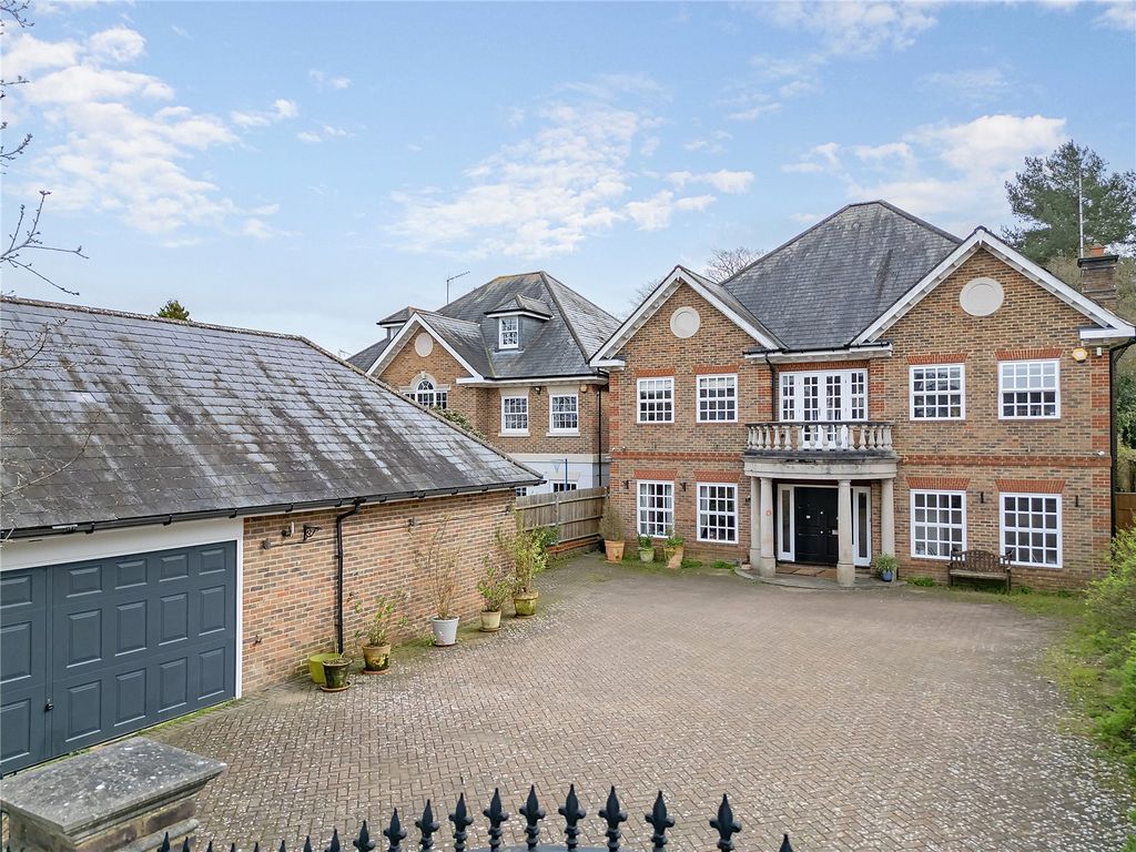 6 bed detached house for sale in Norsey Road, Billericay CM11, £