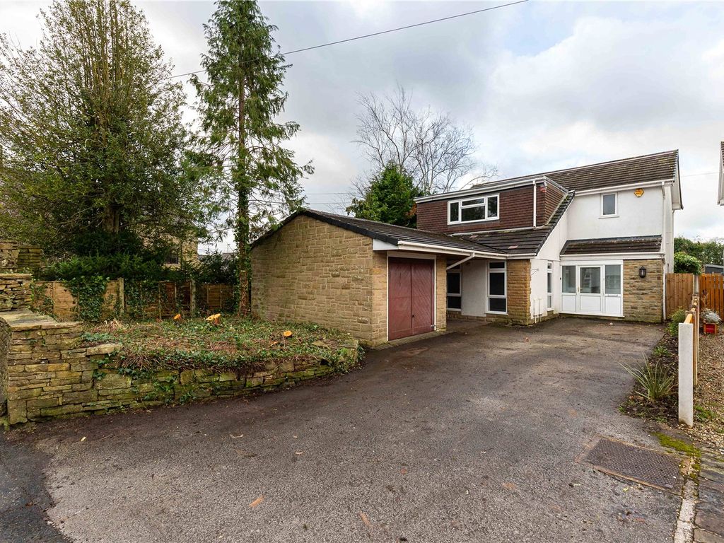 5 bed detached house to rent in Moss Brow, Bollington, Macclesfield, Cheshire SK10, £1,825 pcm