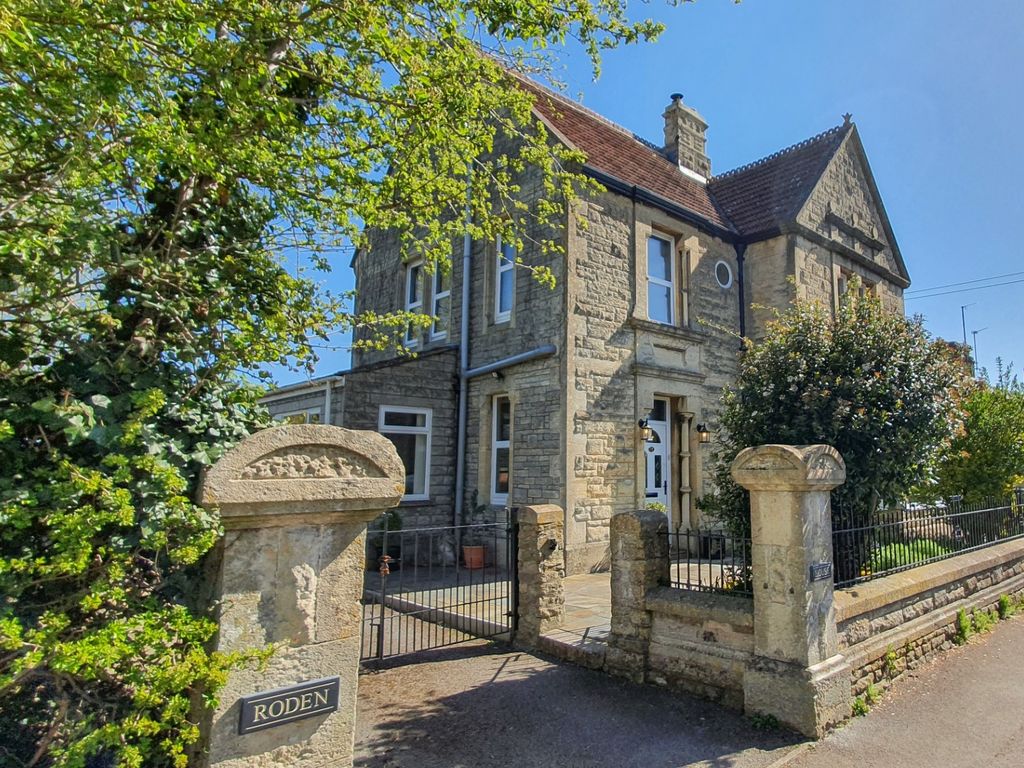 4 bed end terrace house for sale in Marsh Road, Hilperton Marsh