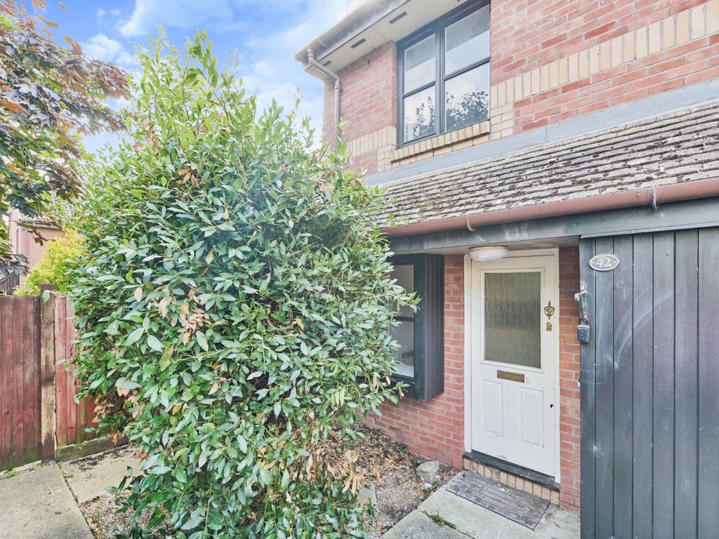 1 bed detached house for sale in Tucker Road, Ottershaw, Chertsey