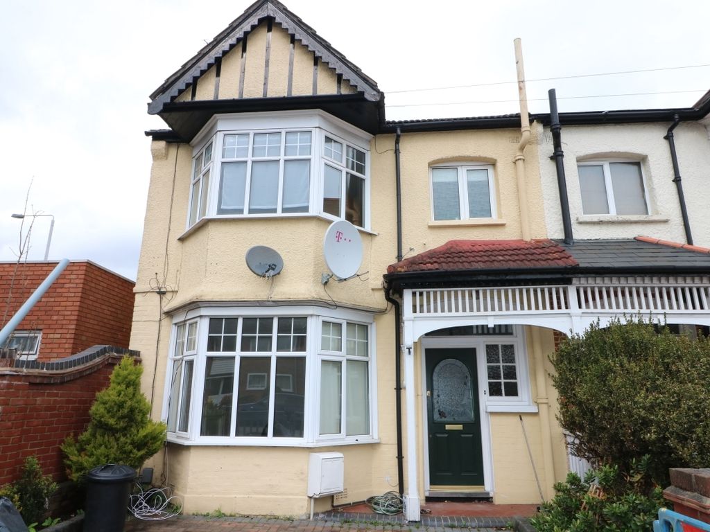 3 bed semidetached house to rent in Derby Road, London E18 Zoopla