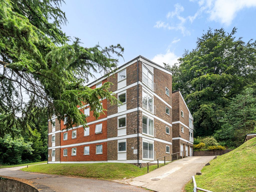 2 bed flat for sale in Haslemere, Surrey GU27 Zoopla