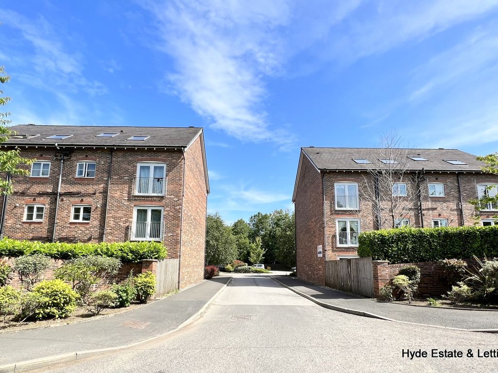 2 bed flat to rent in The Horizons, Moss Lane, Bolton BL6, £795 pcm