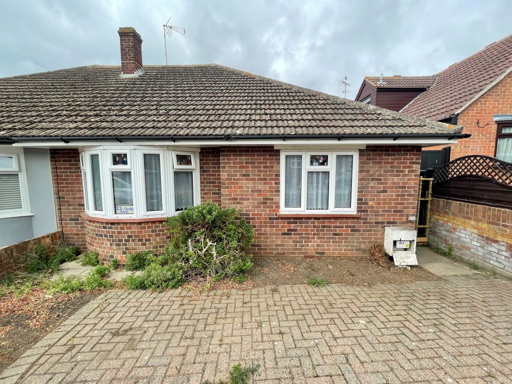 3 bed semidetached bungalow for sale in Fronks Avenue, Dovercourt