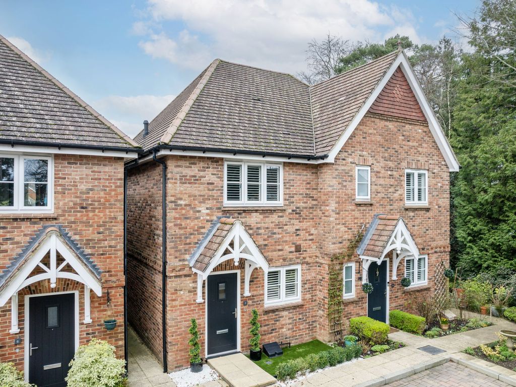 2 bed semidetached house for sale in Driscoll Way, Caterham CR3, £