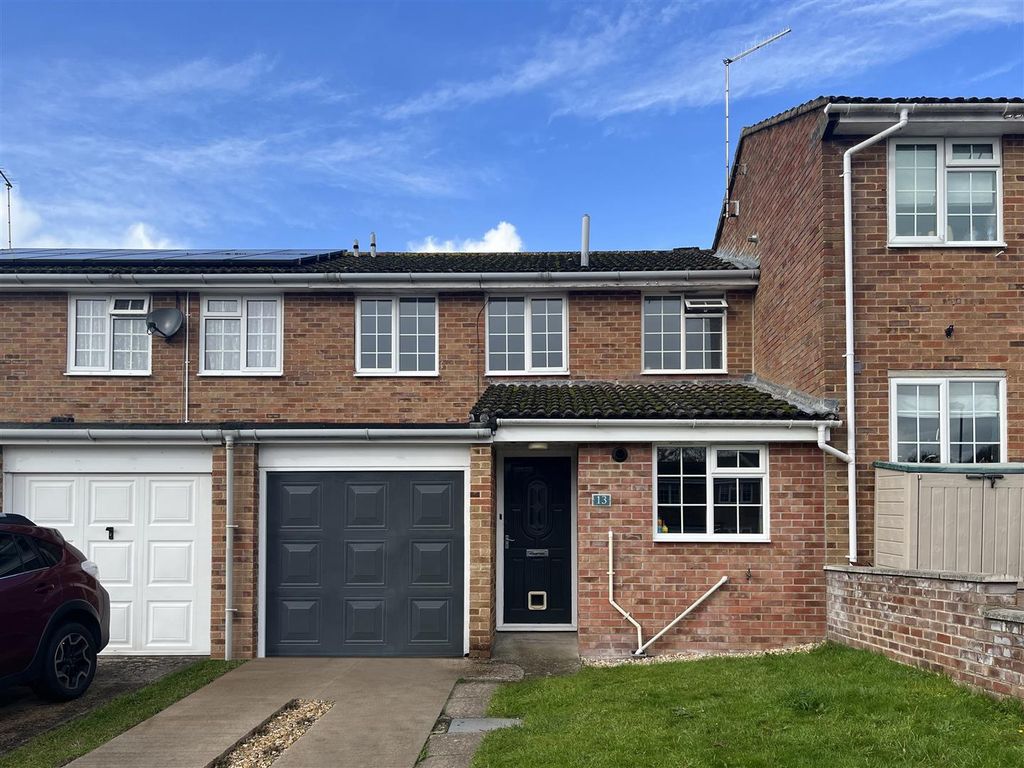3 bed terraced house to rent in Lockeridge Close, Blandford Forum DT11