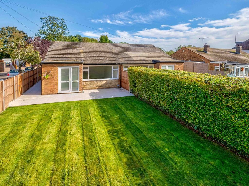 2 bed bungalow for sale in Colney Heath Lane, St. Albans, Hertfordshire