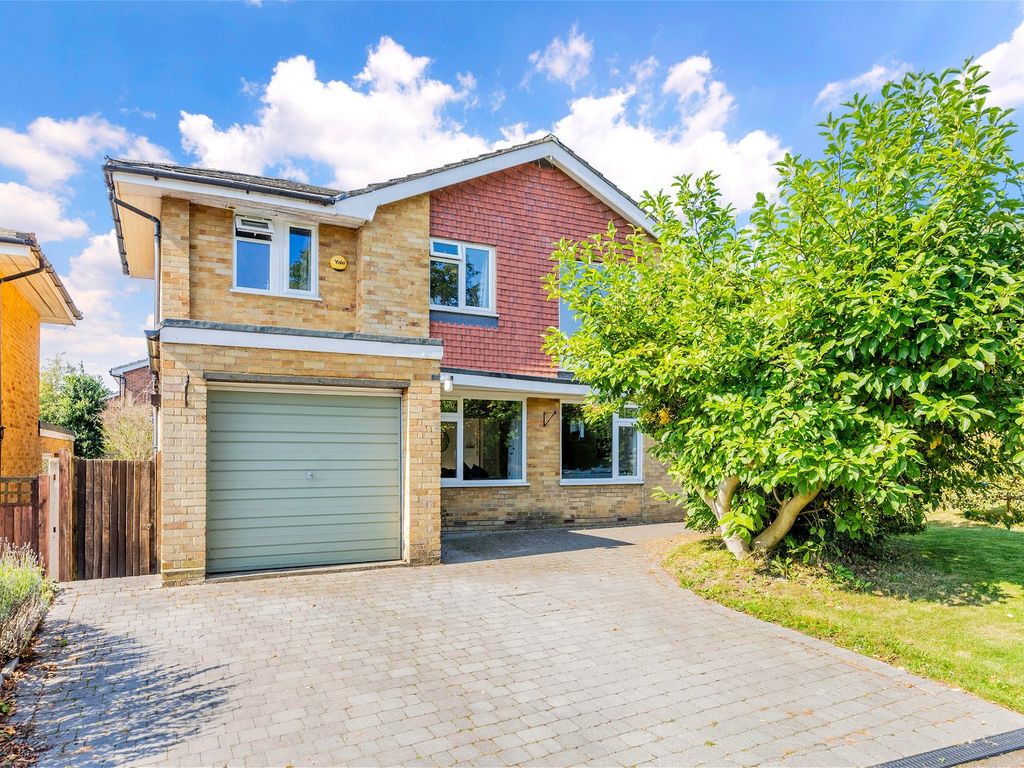 4 bed detached house for sale in Silkham Road, Oxted, Surrey RH8, £