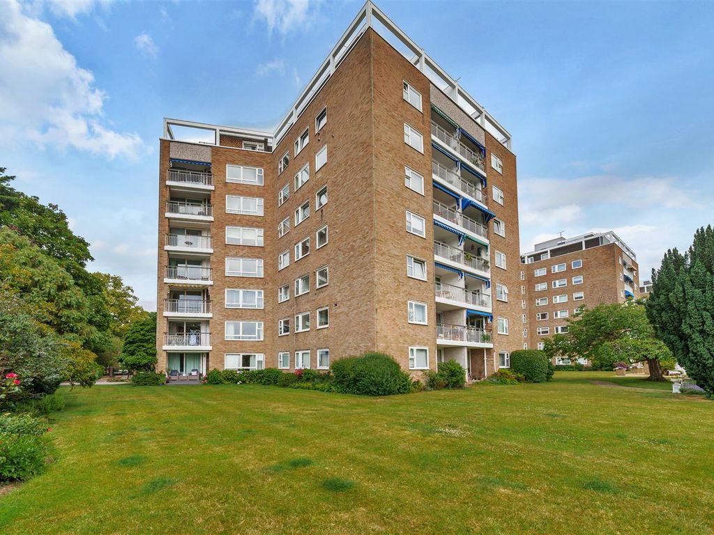 2 bed flat for sale in Albany Park Road, Kingston Upon Thames KT2, £