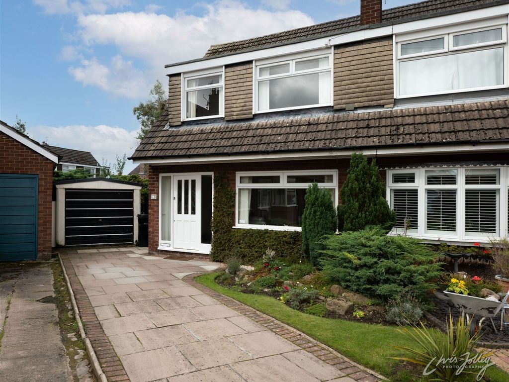 3 bed semidetached house for sale in Newlyn Close, Hazel Grove