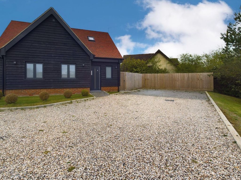 3 bed property for sale in Lower Road, Mountnessing, Brentwood CM15