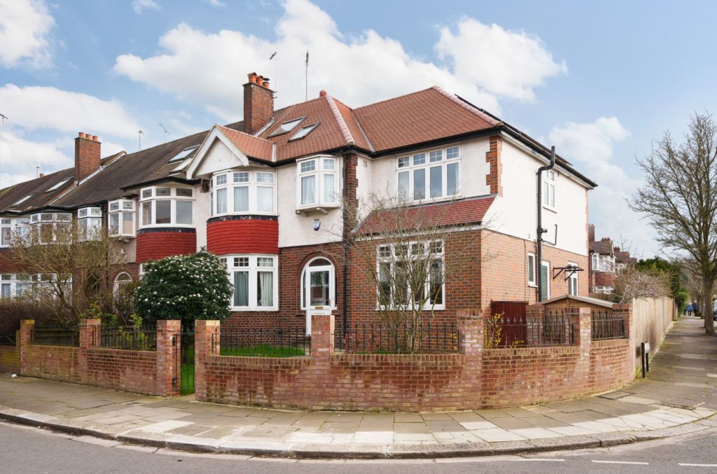 6 bed end terrace house for sale in Brunswick Road, Ealing W5, £