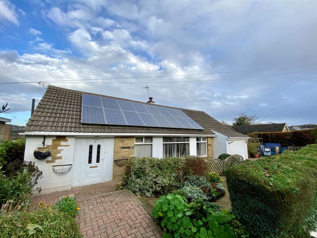 3 bed detached bungalow for sale in Grange Park Road, Cottingley