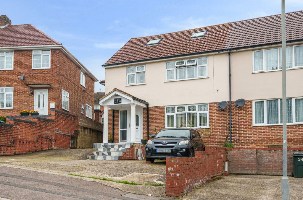 5 bed semidetached house for sale in Bookerhill Road, High