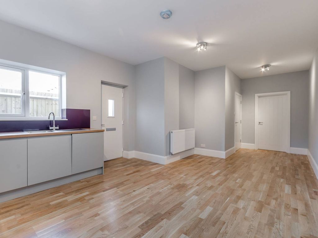 1 bed flat to rent in Garratt Lane, Earlsfield, London SW18 Zoopla
