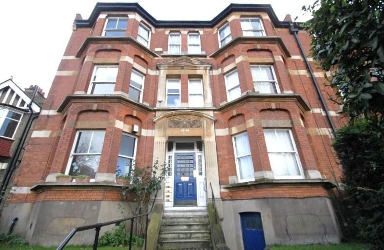 3 bed property to rent in Fairlawn Mansions, New Cross Road, London
