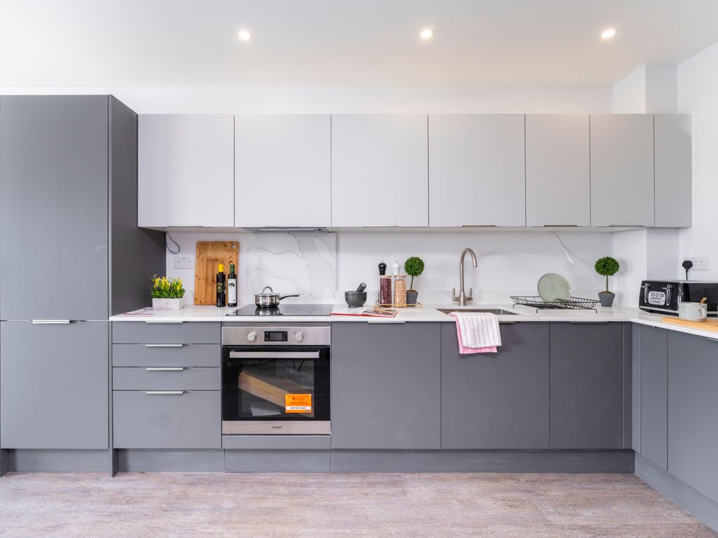 1 bed flat to rent in Dover Court, Southall UB2 Zoopla