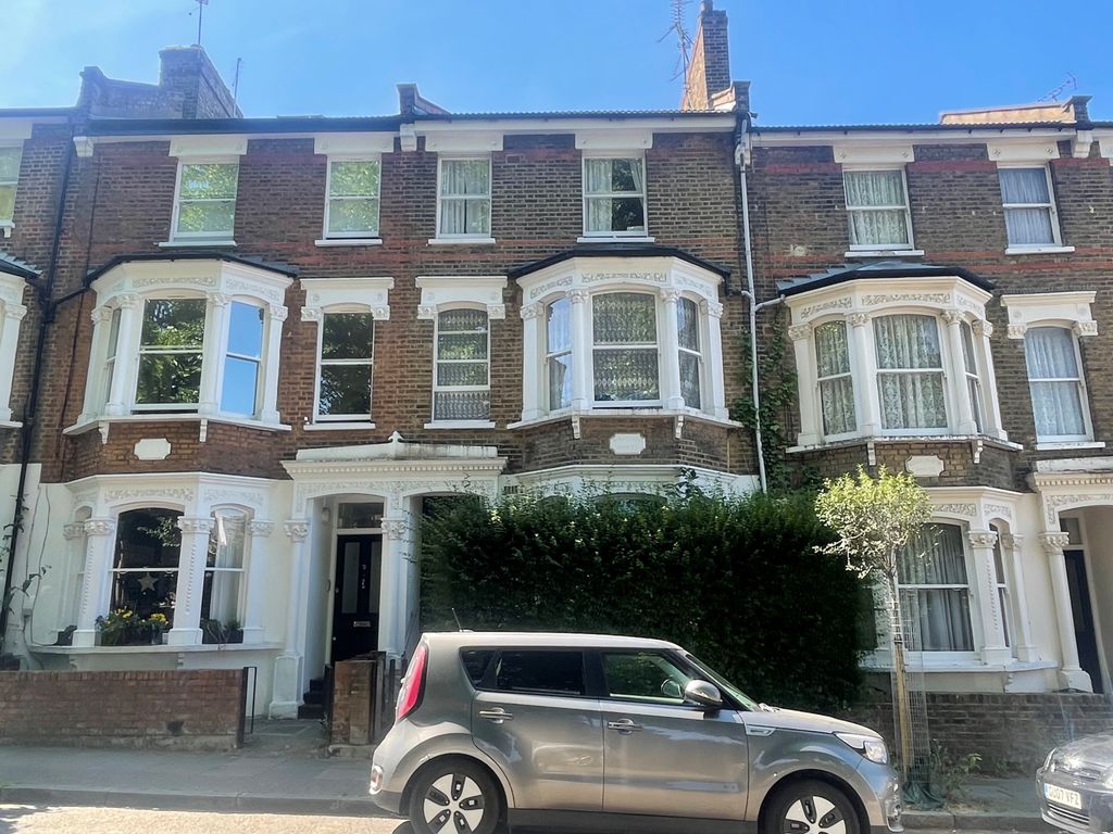 Flat A, 11 Lucerne Road, Highbury, London N5