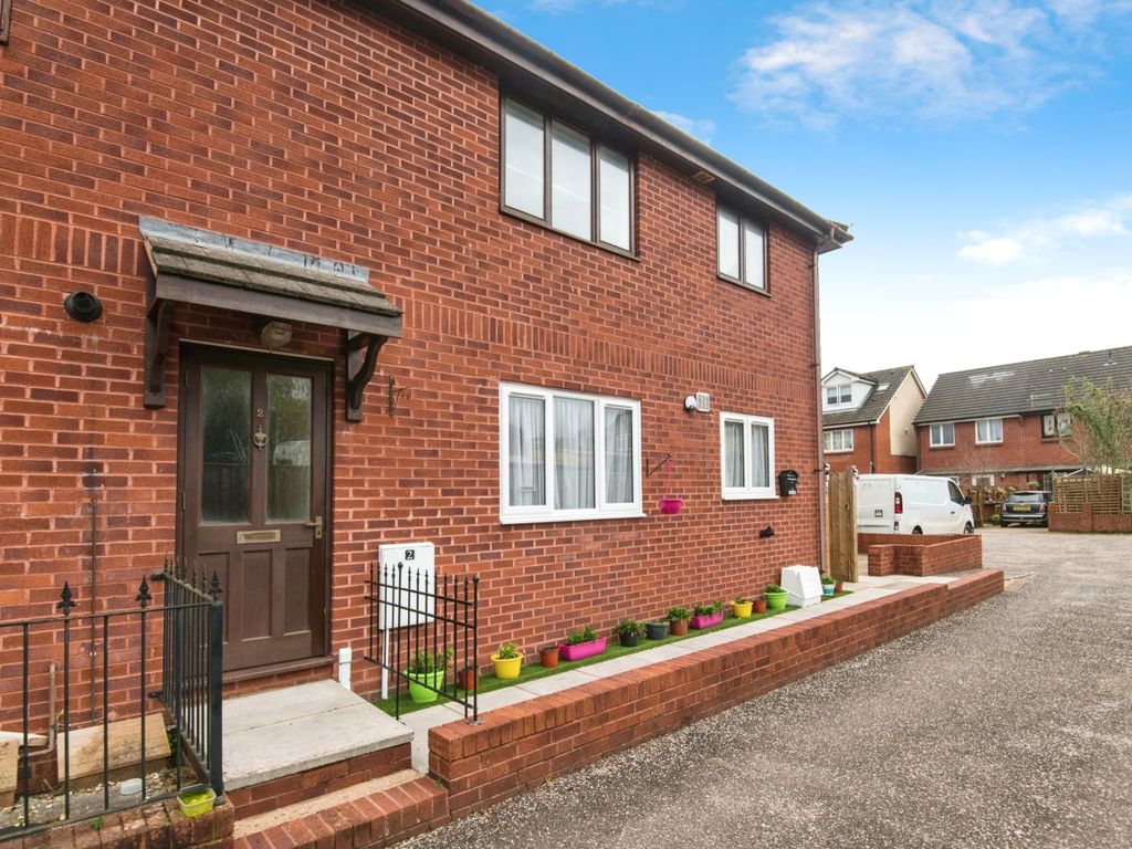 2 bed flat for sale in Okehampton Road, Exeter, Devon EX4, £160,000