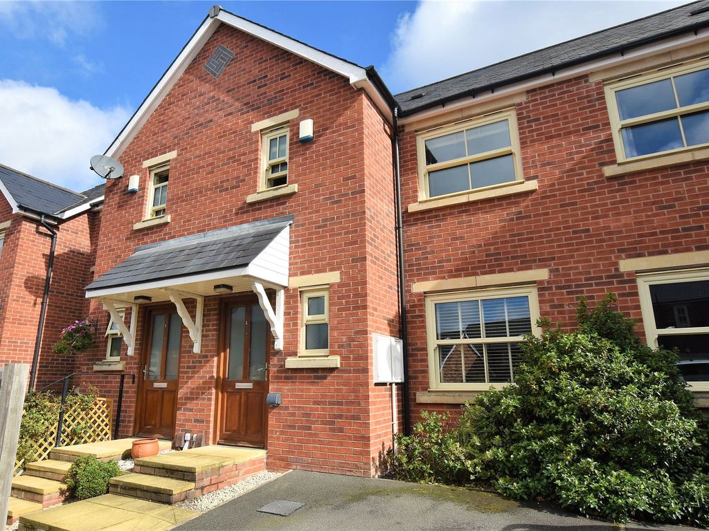 2 bed terraced house for sale in Oak Park Close, Cookridge, Leeds LS16