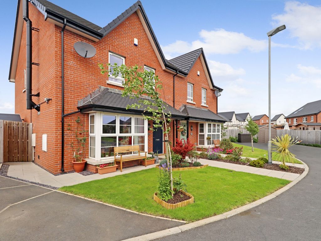 4 bed semidetached house for sale in 31 Millmount Village Green