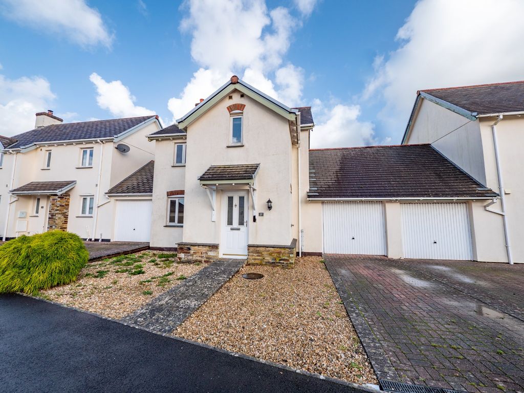 3 bed linkdetached house for sale in Priestacott Park, Kilkhampton