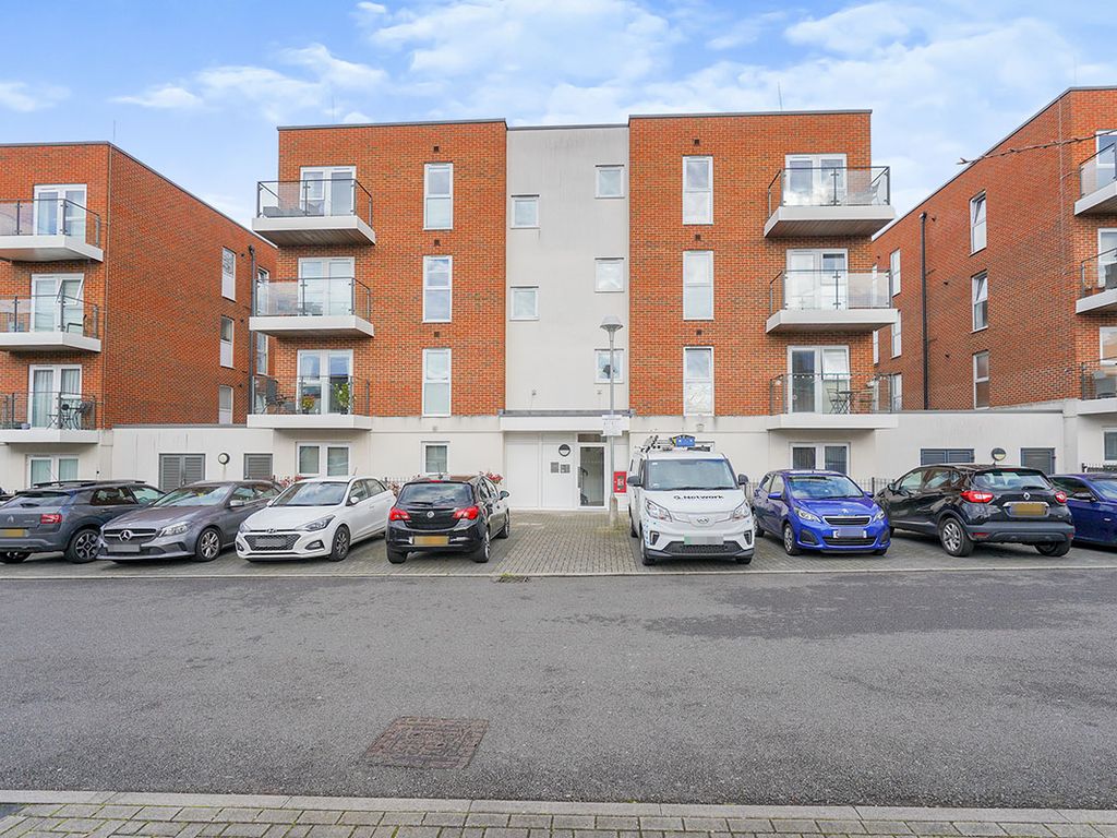 2 bed flat to rent in Alcock Crescent, Crayford, Dartford DA1 Zoopla