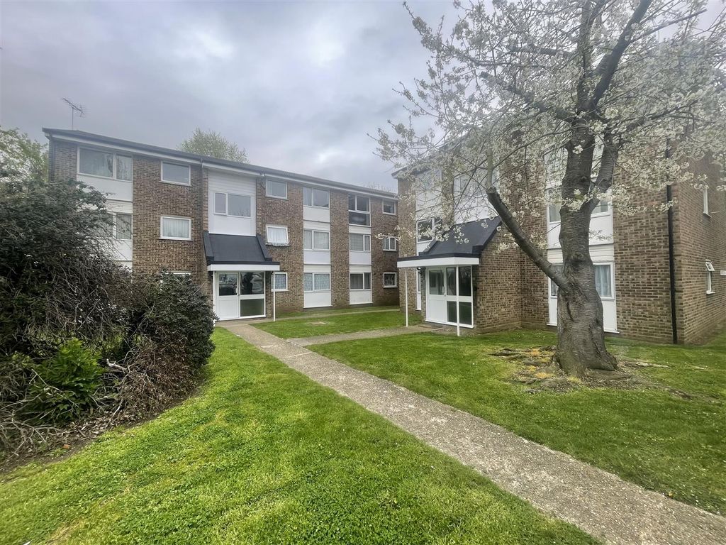 2 bed flat for sale in Queen Mary Court, Queen Mary Avenue, East