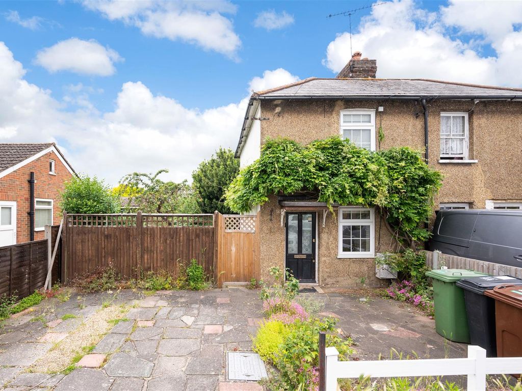 2 bed semidetached house for sale in Middle Lane, Epsom KT17, £425,000