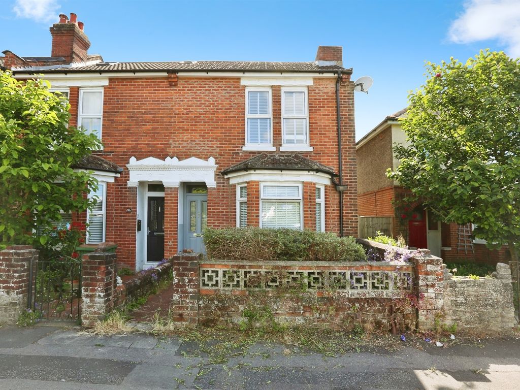 3 bed terraced house for sale in Desborough Road, Eastleigh SO50, £