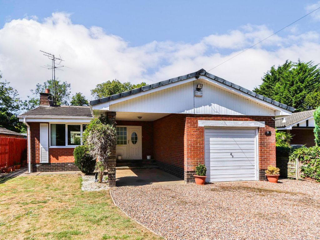 2 bed bungalow for sale in Dunswell Road, Cottingham, East Yorkshire