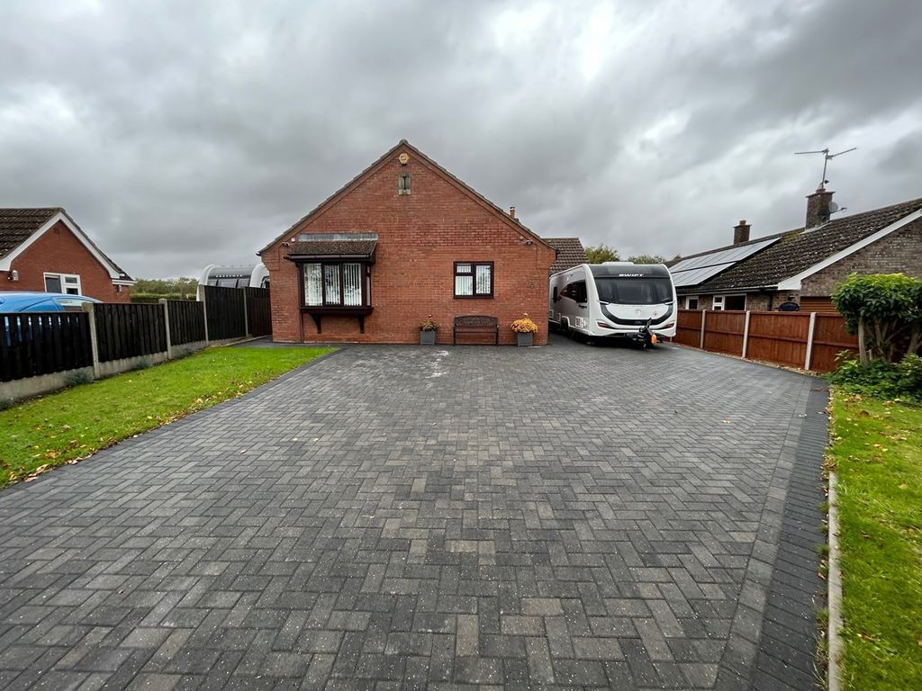 3 bed detached bungalow for sale in High Street, Rippingale, Bourne PE10, £350,000 Zoopla