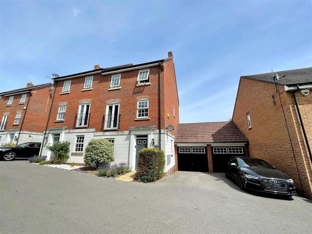 4 bed town house for sale in Coleridge Drive, Whiteley, Fareham PO15, £