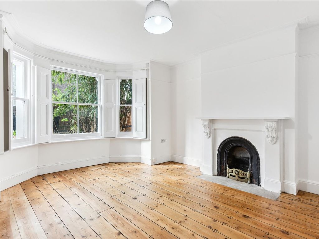 1 bed flat to rent in Loftus Road, London W12, £1,750 pcm Zoopla