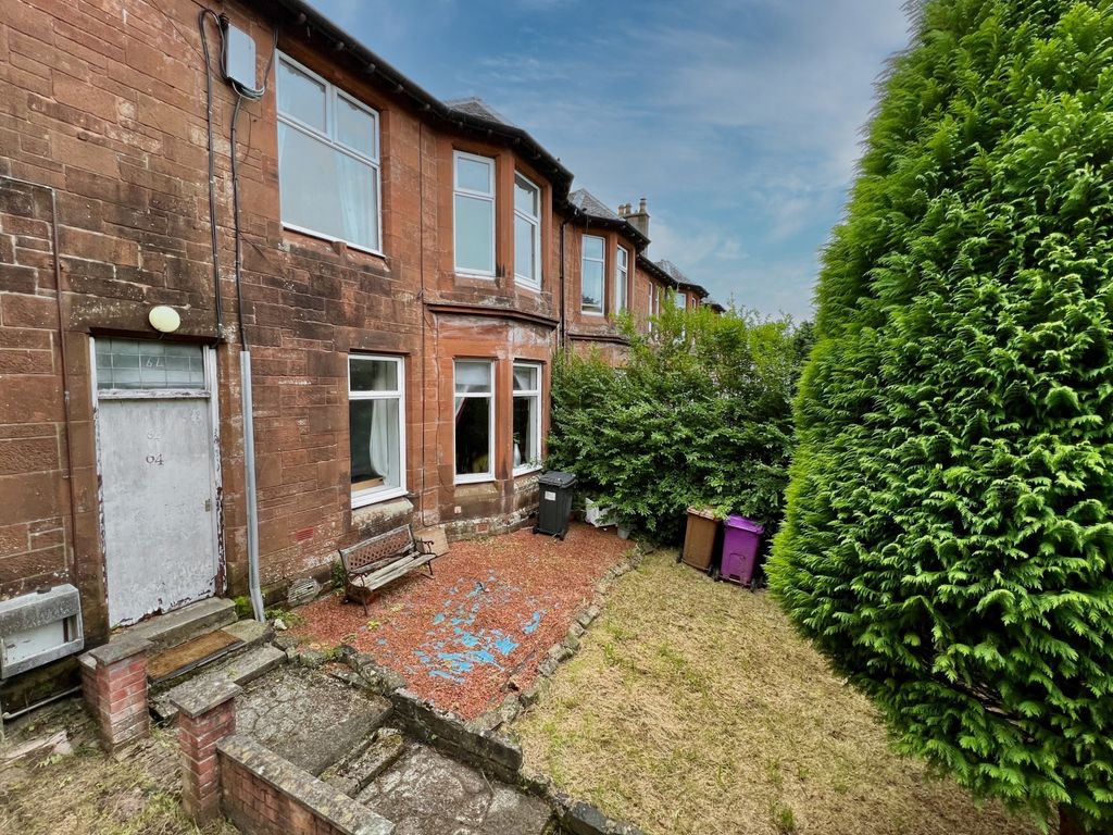 2 bed flat for sale in Kirkland Road, Glengarnock, Beith KA14, £47,000