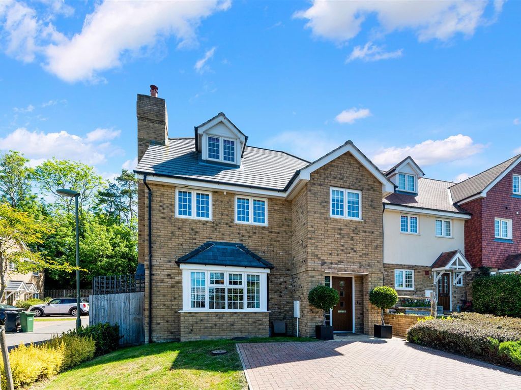 4 bed detached house to rent in South Tadworth Farm Close, Tadworth